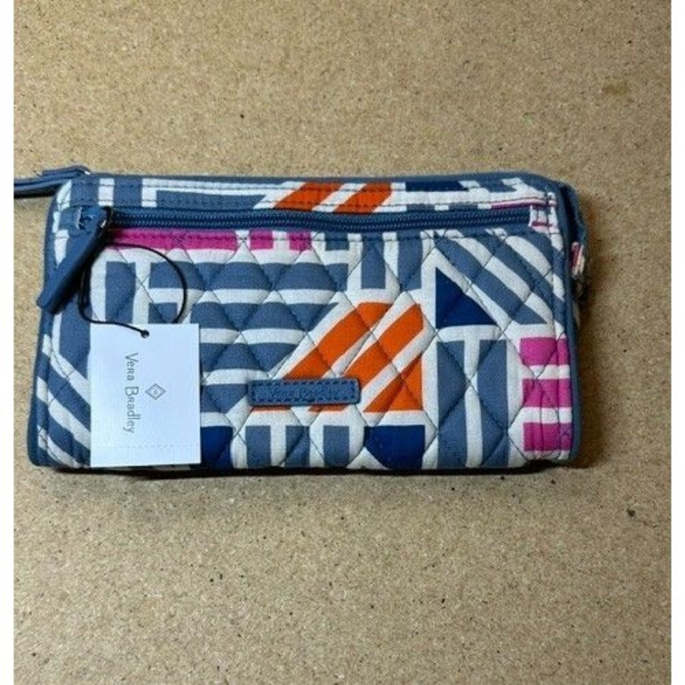 NWT Vera Bradley RFID Front Zip Wristlet Geo Medallion Retired Print Wallet
